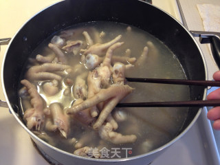 秘制蒜香鸡脚的做法步骤：2