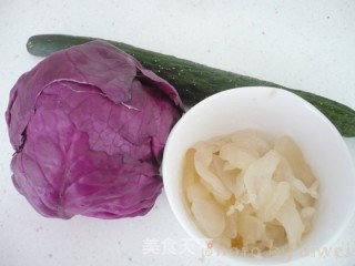 紫甘蓝拌海蜇丝的做法步骤：1