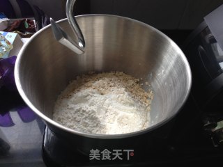 燕麦牛奶吐司的做法步骤：1