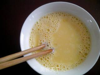 牛奶鸡蛋羹（简单好吃的婴儿辅食）的做法步骤：1