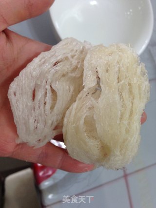 阿胶鲜奶炖燕窝的做法步骤：1