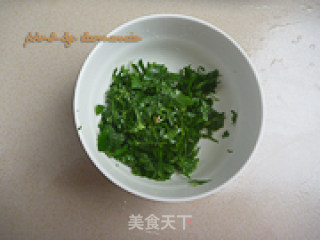 佩兰煎蛋的做法步骤：2