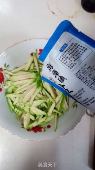 五香茄饼的做法步骤：2