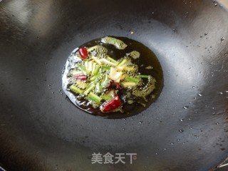 香辣田螺的做法步骤：5