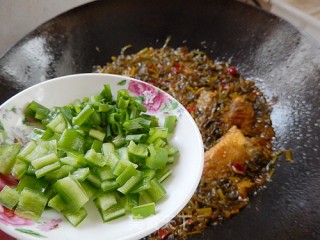 雪菜烧小黄鱼的做法步骤：10