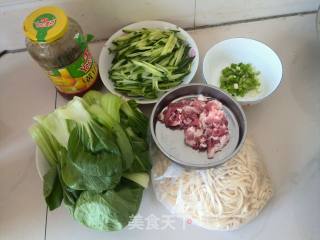 炸酱面的做法步骤：1