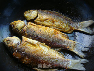 香辣糍粑鲫鱼的做法步骤：7
