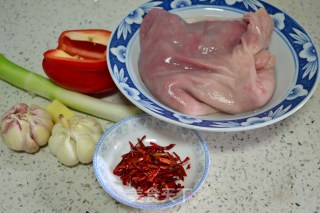 大蒜肚条的做法步骤：1