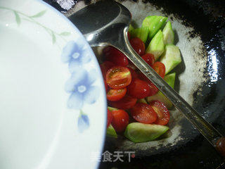 圣女果炒丝瓜的做法步骤：6