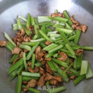 西芹炒肉片的做法步骤：5