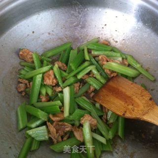 西芹炒肉片的做法步骤：6