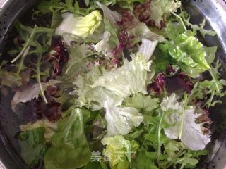 挪威家常菜——北欧式鲜虾沙拉的做法步骤：1