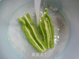 青椒香菇炒笋干的做法步骤：2
