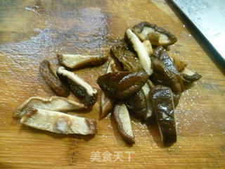 青椒香菇炒笋干的做法步骤：4
