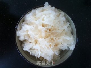 百合红枣银耳羹的做法步骤：2