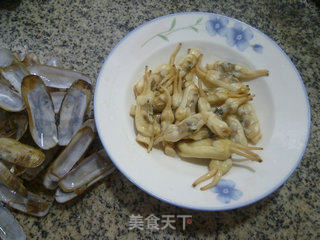 蛏子炒西瓜皮的做法步骤：2