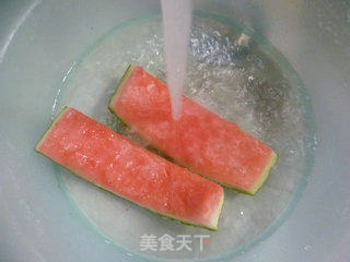 蛏子炒西瓜皮的做法步骤：3