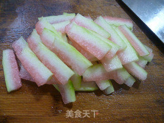 蛏子炒西瓜皮的做法步骤：4