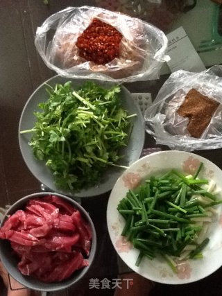 零嘴麻辣牛肉干的做法步骤：1