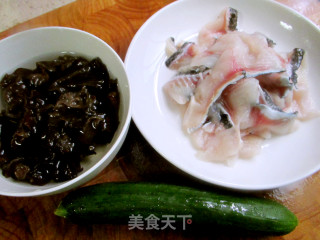 炒黑鱼片的做法步骤：1