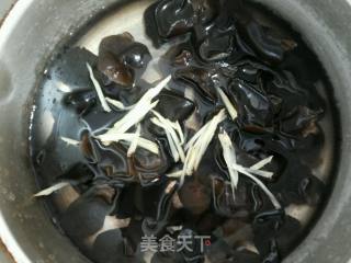 滑鸡木耳汤的做法步骤：2