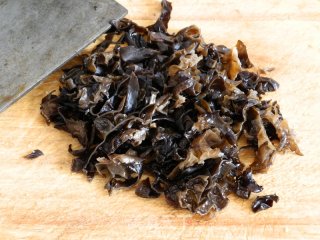 三鲜肉丝打卤面的做法步骤：3