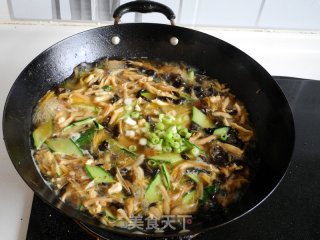 三鲜肉丝打卤面的做法步骤：11