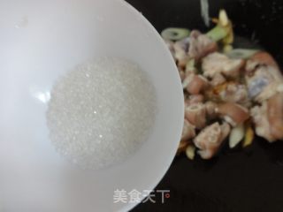 舌尖上的中国2-相逢-金针炖猪蹄的做法的做法步骤：9
