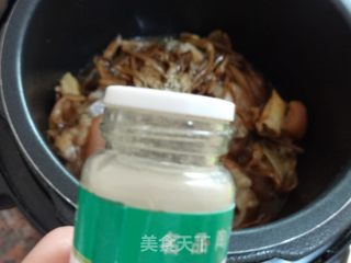 舌尖上的中国2-相逢-金针炖猪蹄的做法的做法步骤：14