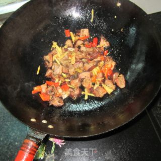 爆炒腊鸡腿肉的做法步骤：6