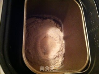 全麦红糖面包的做法步骤：1
