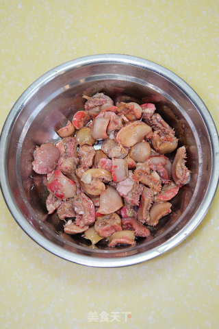 辣烧海葵---海里的葵花也美味的做法步骤：3