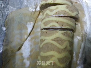 随意花纹可可蛋糕卷的做法步骤：5