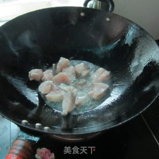 青椒鱼丁的做法步骤：2
