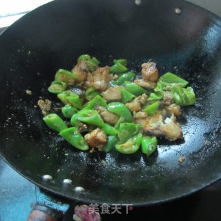 青椒鱼丁的做法步骤：6