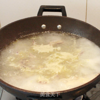 用心为家人煲出好汤-----松茸炖鸡的做法步骤：5