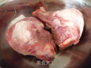 养生汤煲家里做【参芪香菇大骨汤】的做法步骤：1