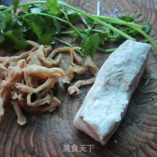 干萝卜炒五花肉的做法步骤：1