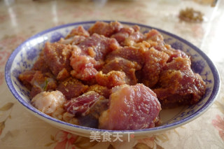 南瓜粉蒸肉的做法步骤：1
