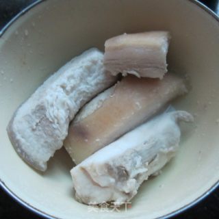 香叶红烧肉的做法步骤：1