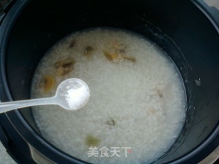 变蛋生菜粥的做法步骤：7