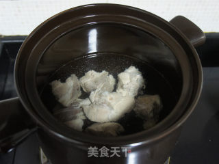 鱼肚海带尾骨汤的做法步骤：6