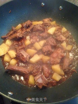 越南式土豆烧排骨的做法步骤：11