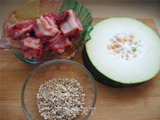 冬瓜薏米排骨汤的做法步骤：1