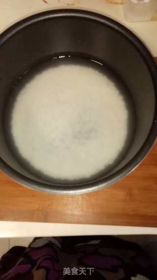 皮蛋瘦肉粥的做法步骤：1