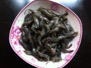 油爆河虾的做法步骤：2