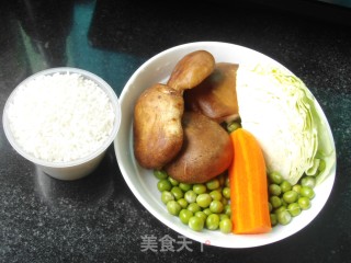 豌豆焖饭的做法步骤：1
