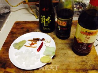 冰糖肘子 - 全程图解 美味知足的做法步骤：2