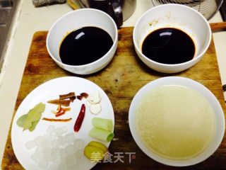 冰糖肘子 - 全程图解 美味知足的做法步骤：4