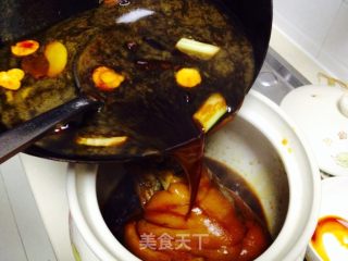 冰糖肘子 - 全程图解 美味知足的做法步骤：10